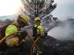 Un bombero voluntario, trasladado a la Fé tras ser sorprendido por el fuego del incendio forestal de Culla