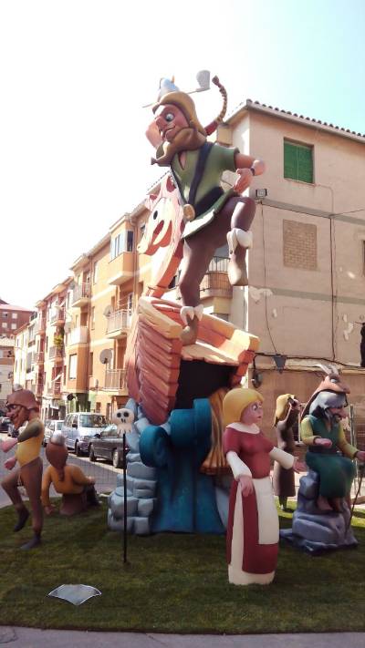 La Vall d'Uixó despierta con las fallas plantadas y ya espera la entrega de premios