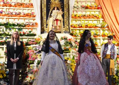 La Vall ofrena a la Virgen