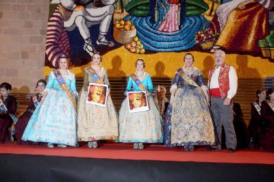 Las Reinas Falleras reciben el homenaje de las comisiones