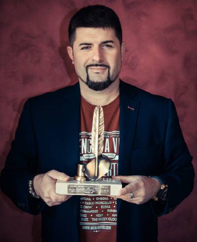 MC Alberto galardonado en Barcelona con el Premio 'Mejores letras poéticas'