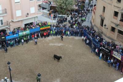 Inicio de la Pascua Taurina de l'Alcora con el II Mesón de la Tapa y la Cerveza