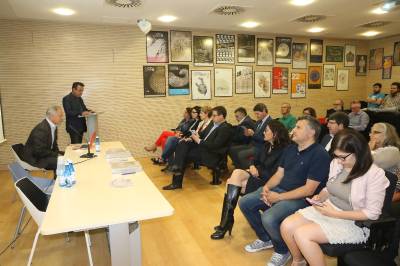 El museo de cerámica de l'Alcora celebra Dia mundial de los museos con la presentacion de un libro único sobre la cerámica alcorina