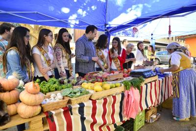 El Mercat tradicional valencià obri les portes a la plaça Escultor Ortells