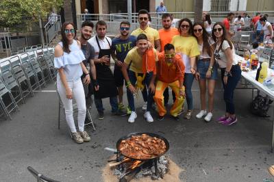 Centenars de veïns es reuneixen en el Concurs de Paelles