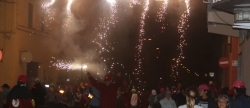 la-hoguera-y-el-correfoc-iluminan-la-nit-de-sant-joan-en-les-alqueries