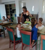Las actividades lúdicas y educativas marcan la primera semana de l'escola d'estiu en Almenara
