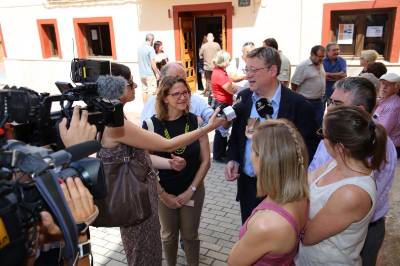 El President de la Generalitat muestra su total apoyo ante la crisis de contaminación en la playa de las Fuentes