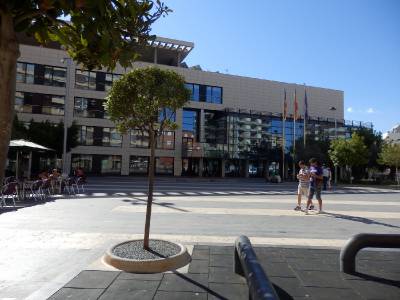 PSPV y Compromís mantienen el 'tasazo' del 15% de basuras a los vecinos pese a ampliar en 250.000 euros la recaudación a las empresas