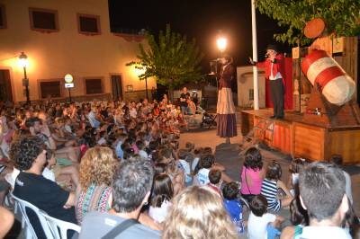 Los niños de Oropesa del Mar disfrutan de las aventuras de Mr. Stromboli