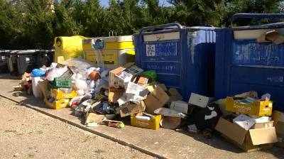 Herbés muestra su queja por el mal funcionamiento de la recogida selectiva de envases