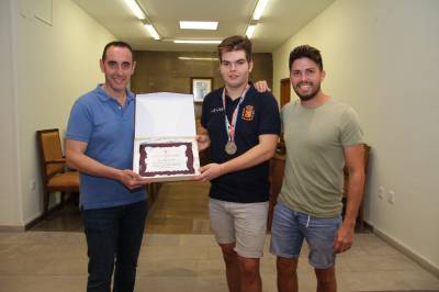 Vilafamés homenajea a Isaac García Edo, subcampeón del mundo Sub-20 de hockey en linea