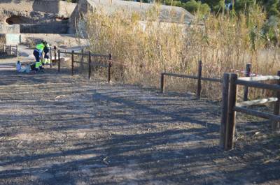 El Consorci riu Millars restaura el mobiliari de fusta de la zona de Revalladores d'Almassora
