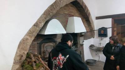 Forcall encén el forn més antic d'Europa per a Sant Antoni
