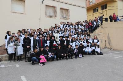 El Sant Antoni mas femenino en Alcora gracias a la Cofradía Virgen de los Dolores
