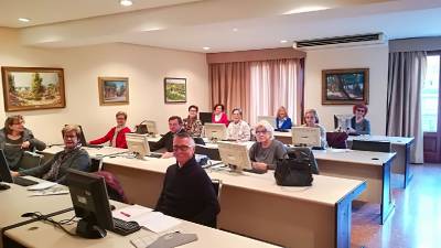 71 personas se gradúan en el curso de iniciación a la informática