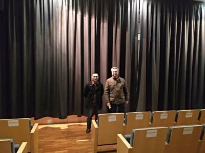 Xilxes mejora el Teatro Municipal con un nuevo telón