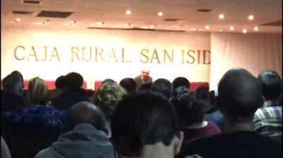 Adolfo Martín se presenta por sorpresa en la asamblea que Les Penyes en Festes y cofirma que le adeudan 16.000 euros del encierro de 2015
