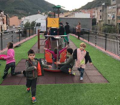 Alfondeguilla millora el parc infantil de L’Arquet