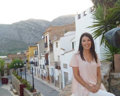 La candidata socialista María Jiménez asegura que la colocación de la primera piedra de la biblioteca de Oropesa es tan solo un acto electoralista del alcalde del PP, Rafael Albert