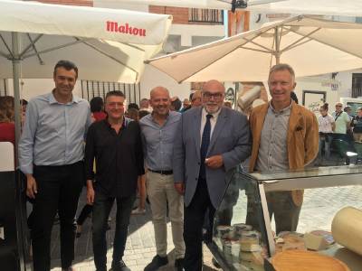 Miguel Sandalinas y Rodríguez Mulero inauguran la III Feria del queso artesano de Montanejos