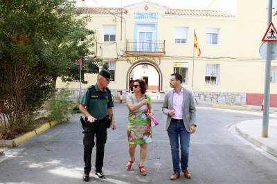 La subdelegada del Govern visita la caserna de la Guàrdia Civil d'Onda