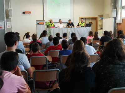 La Policia Local de Castelló impulsarà un canal whatsapp amb instituts per a la detecció primerenca de l'assetjament