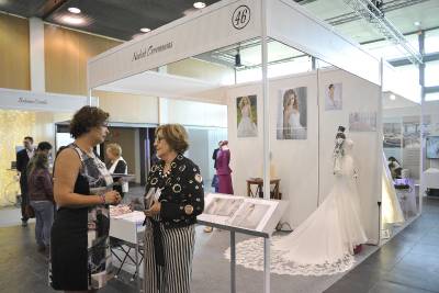 La regidora d'Impuls de l'Activitat Econòmica, Patricia Puerta, ha visitat hui la fira Tu Boda