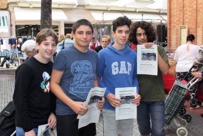 El IES Jaume I vuelve a sacar su trabajo por proyectos a la calle para concienciar sobre los residuos plásticos