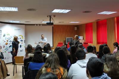 'Connecta amb la Ciència' promueve los estudios científicos entre el estudiantado del Palancia