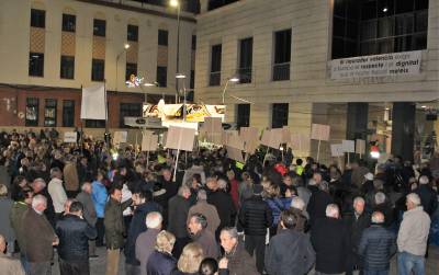 Els llauradors de les comarques de La Plana exigeixen la dimissió dels polítics responsables de la desfeta de la citricultura