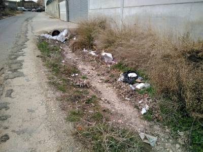 Els camins de la Foia, a Alcalà de Xivert, es netegen a instàncies d’una queixa de Compromís