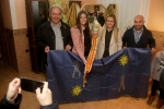 La Reina de Sant Vicent recibe la bandera y la banda