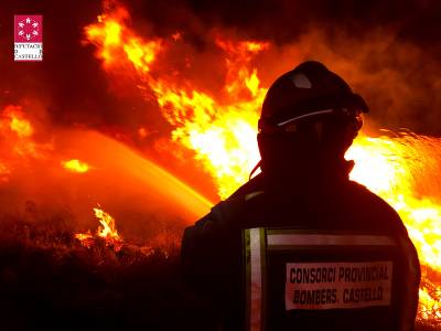 El Consorcio Provincial de Bomberos coordina un dispositivo de 213 efectivos en los incendios de Montán y Torreblanca