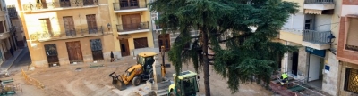 Los trabajos de pavimentación de la plaza mayor continúan a buen ritmo