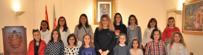 Vall d’Alba presenta a las 15 niñas que conformarán la primera corte de honor infantil en las próximas fiestas patronales