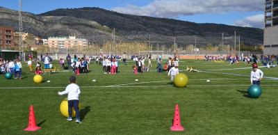 Los niños de Oropesa del Mar disfrutan de los deportes en el segundo día de la Jornada Intercoles