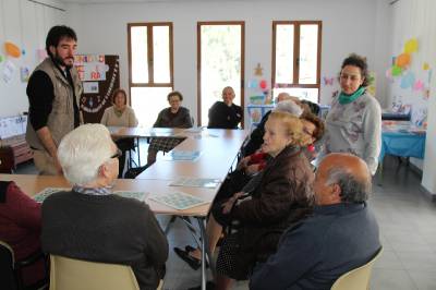 Taller de reciclaje en la Unidad de Respiro de Suera