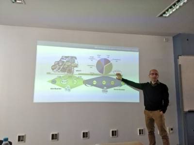 Puig destaca el uso de pilas bioelectroquímicas en el tratamiento de aguas con nitratos durante el seminari de la Cátedra FACSA-UJI