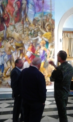 Altos mandos de la Guardia Real, la Guardia Civil y Defensa visitan con el pintor Pepe Forner, la Ermita de Santa Bárbara en Burriana  