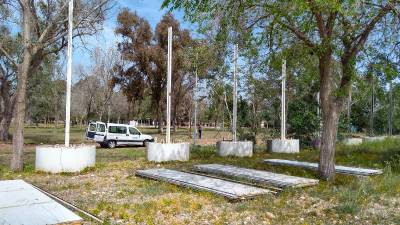 Los adjudicatarios de los chiringuitos de Burriana inician el traslado de la pantalla acústica