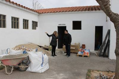 El Ayuntamiento de Vall d’Alba invierte casi 26.000 euros para remodelar los vestuarios y baños del campo municipal de fútbol de l’Avenc