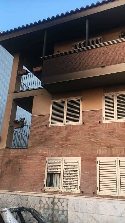 Arden en Almenara esta madrugada 2 vehículos y otros 6 resultan afectados