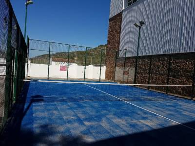 Vilafamés renova la pista de pàdel