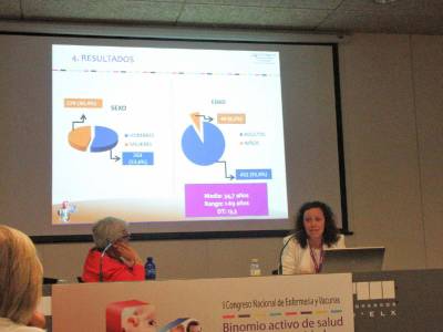 La enfermera Patricia Torrent, galardonada por su comunicación oral en el Congreso Nacional de Enfermería y Vacunas