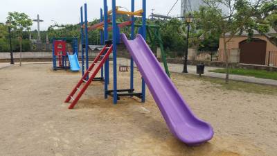 Benassal mejora el área de juegos infantiles