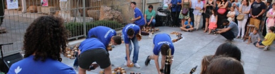 L'alumnat de ceràmica del Martí de Viciana protagonitza la intervenció artística solidària de l'Hora del Canvi