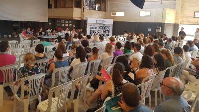 La comunidad educativa de Alcora y alrededores valora sus proyectos educativos en el claustro de claustros de la Real Fábrica del Conde de Aranda
