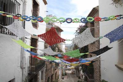 Vilafamés convoca la III edició del concurs ‘Engalana el teu carrer’ per a festes patronales
