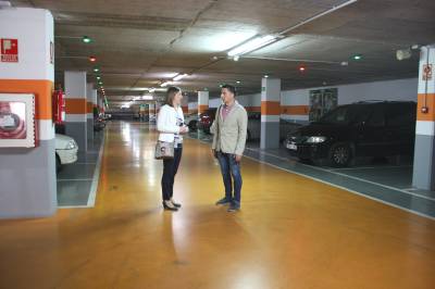L'aparcament subterrani de la plaça Pere Cornell ja obri durant les 24 hores